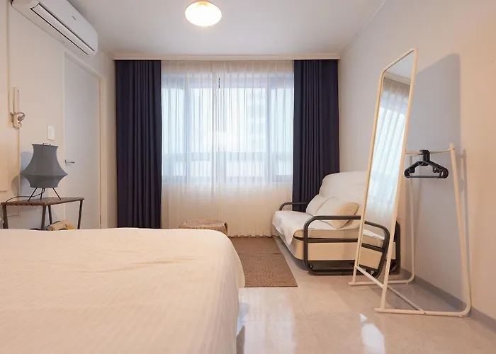 Hongik Station 1-minute Walk 6 Rooms, 3 Bathrooms