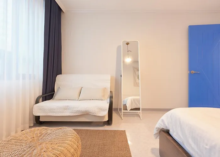 Hongik Station 1-minute Walk 6 Rooms, 3 Bathrooms *