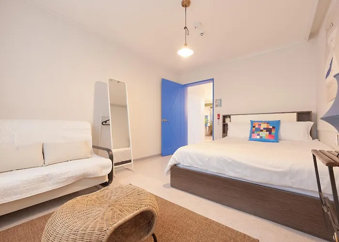 Hongik Station 1-minute Walk 6 Rooms, 3 Bathrooms *