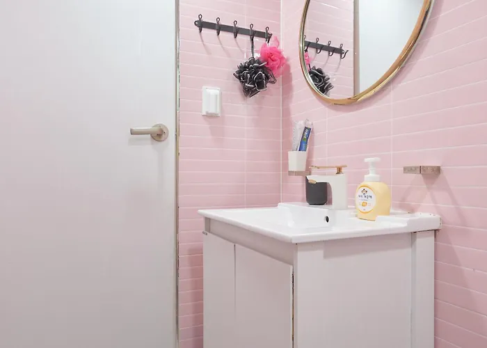 Appartement Hongik Station 1-minute Walk 6 Rooms, 3 Bathrooms *