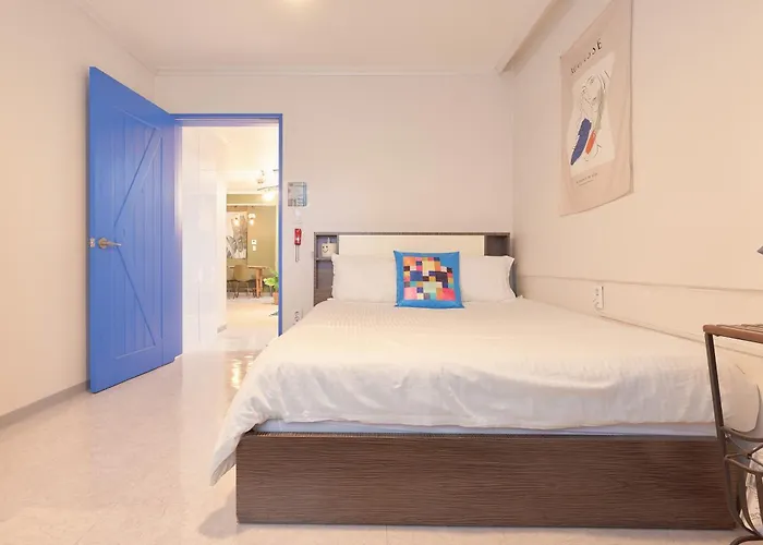 Appartement Hongik Station 1-minute Walk 6 Rooms, 3 Bathrooms *