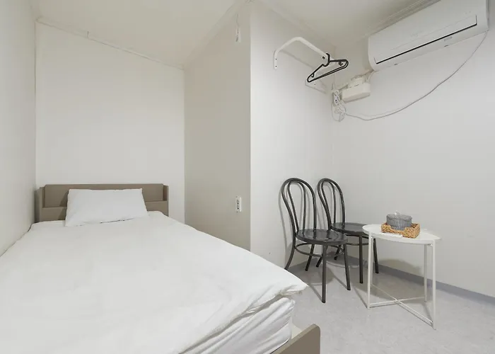 Appartement Hongik Station 1-minute Walk 6 Rooms, 3 Bathrooms *