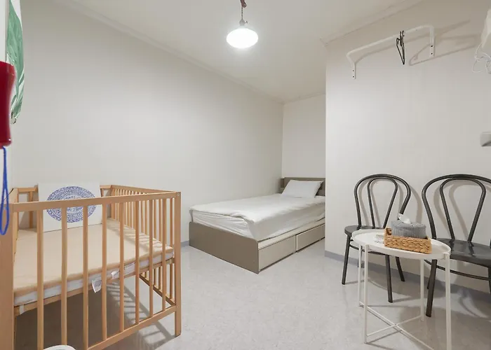 Appartement Hongik Station 1-minute Walk 6 Rooms, 3 Bathrooms *